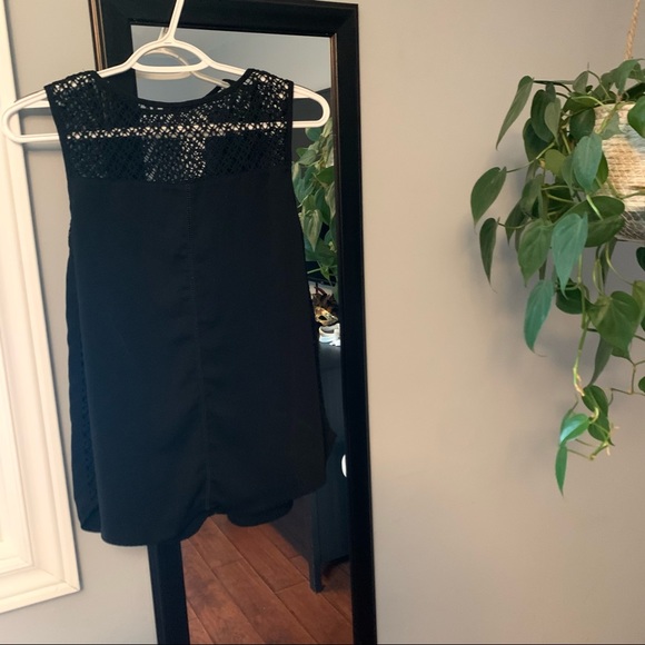 EUC Medium Black Crochet Detailed Dynamite Top - Picture 4 of 7